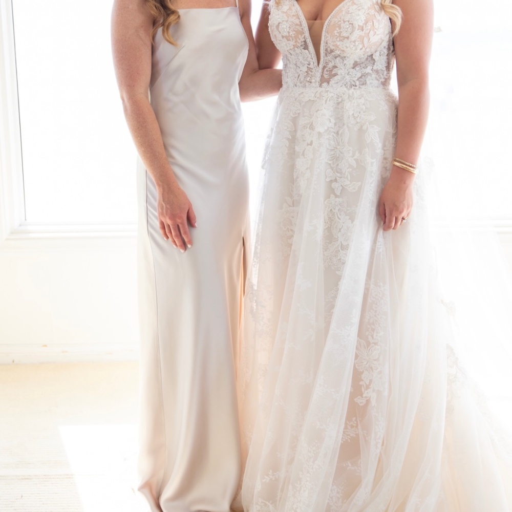 Bridesmaid dress -soft champagne 🍾 size 4